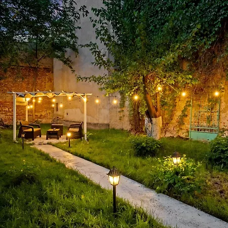 Garden Villa High Ceilings Free Parking Bucharest Exterior photo