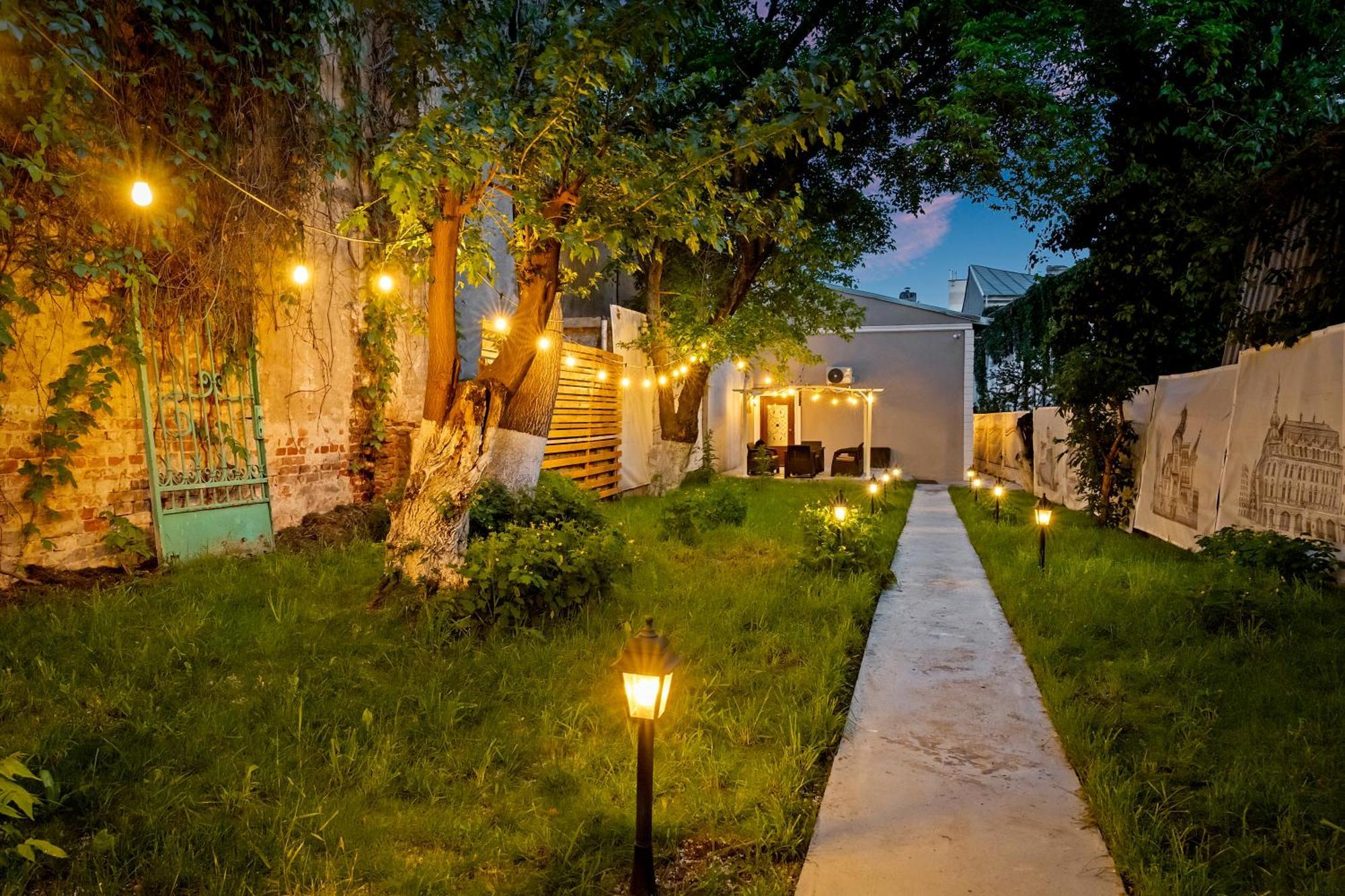 Garden High Ceilings Free Parking